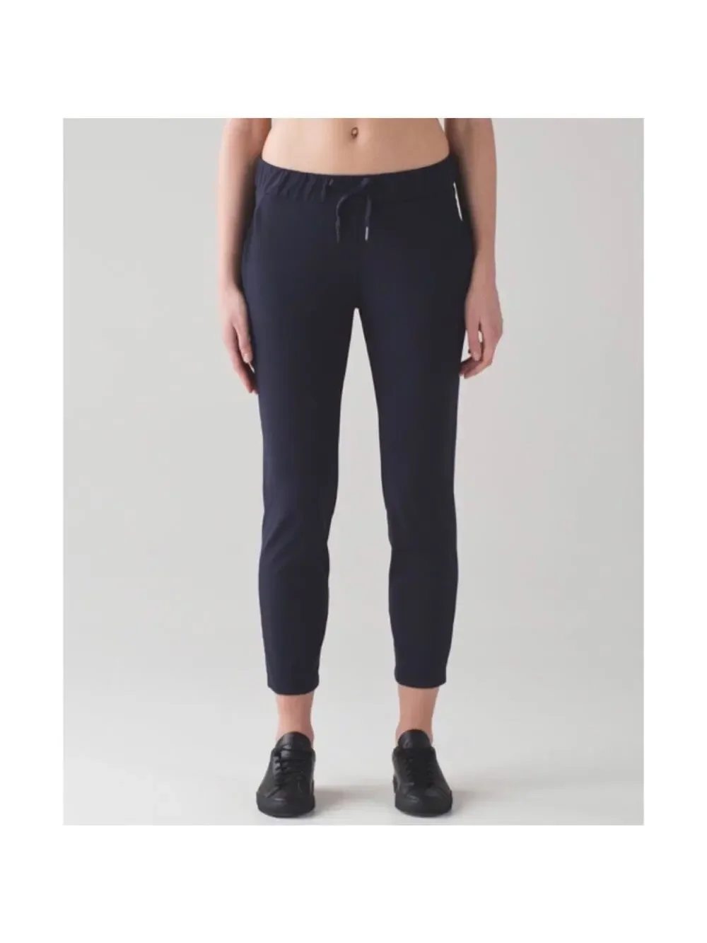 Lululemon On The Fly Pant navy blue 25” inseam
